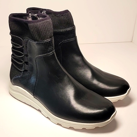 Adrienne Vittadini Tabby Bootie Ankle Boot Shoes Black Faux Leather Side Zip 8 M - Picture 1 of 14